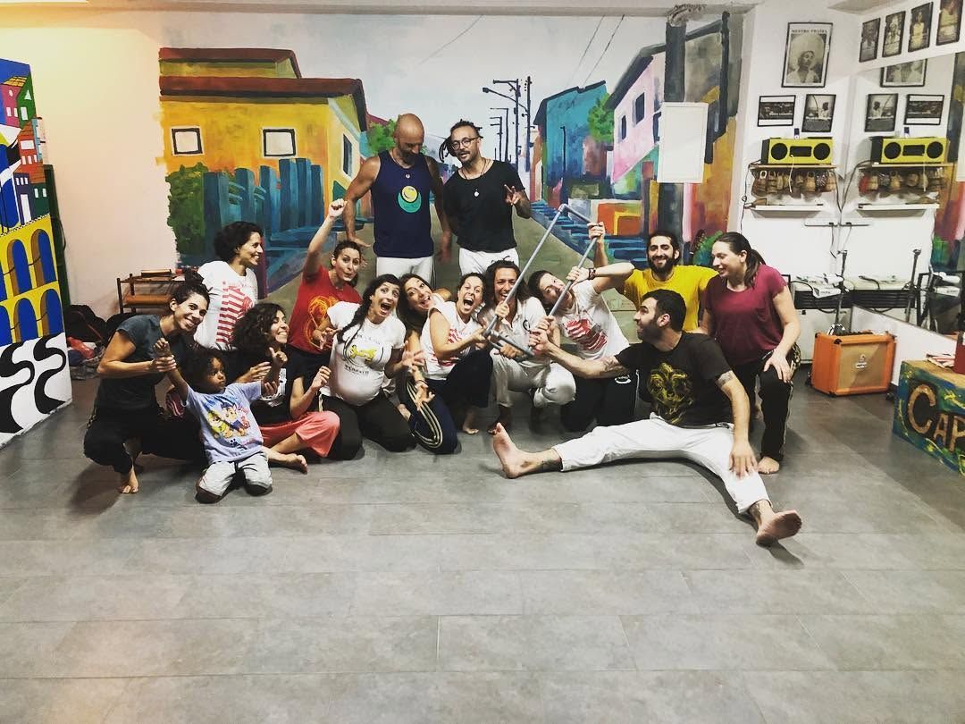 Mestre Chico-Coco with Apêiara students at the academy