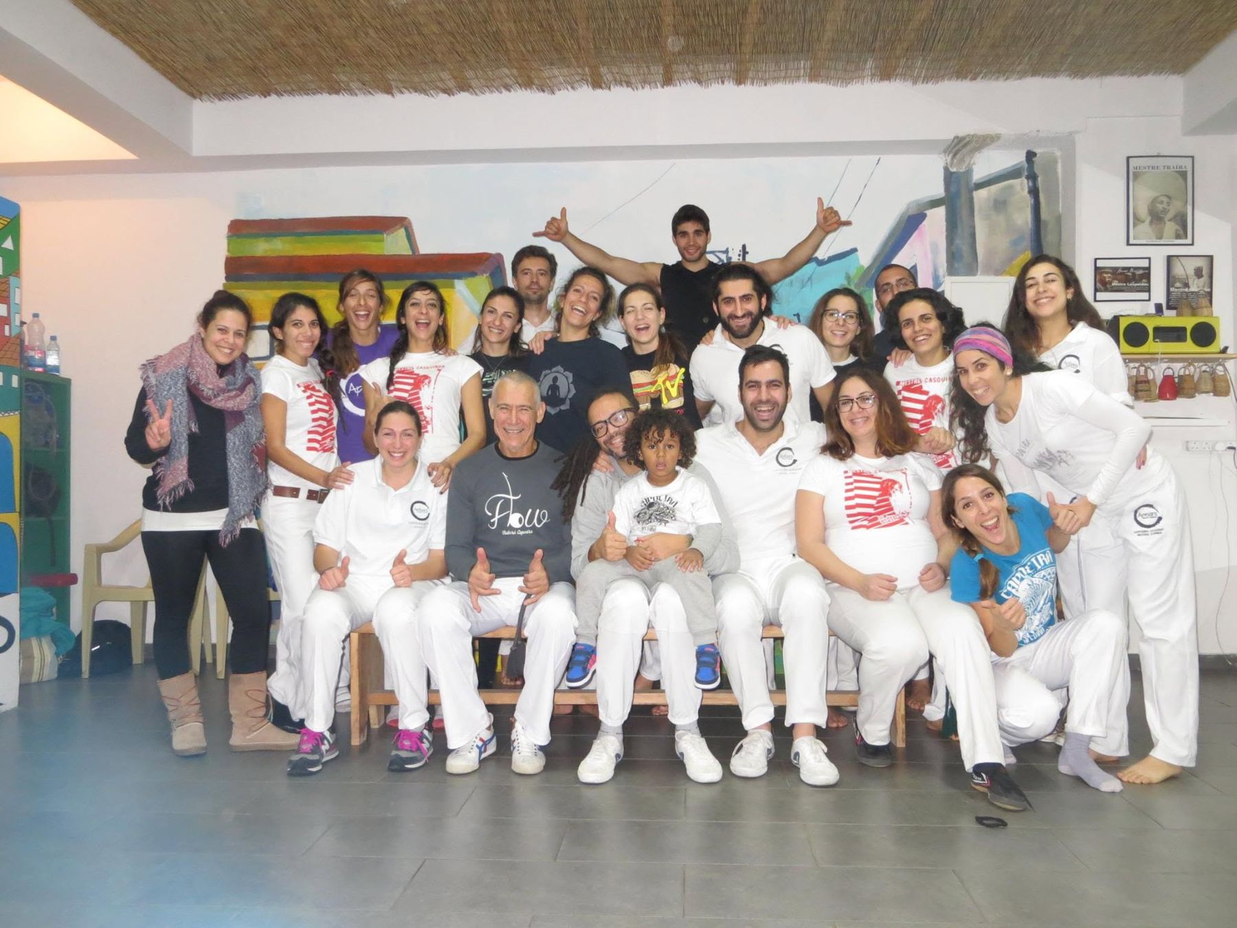 Mestre Itaborá with Apêiara students after a workshop at the academy